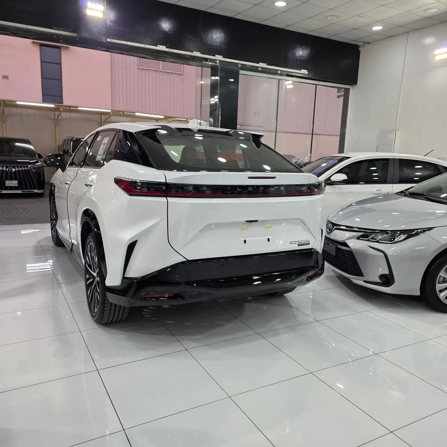 2026 Lexus RZ 500e, photograph 2 of 7