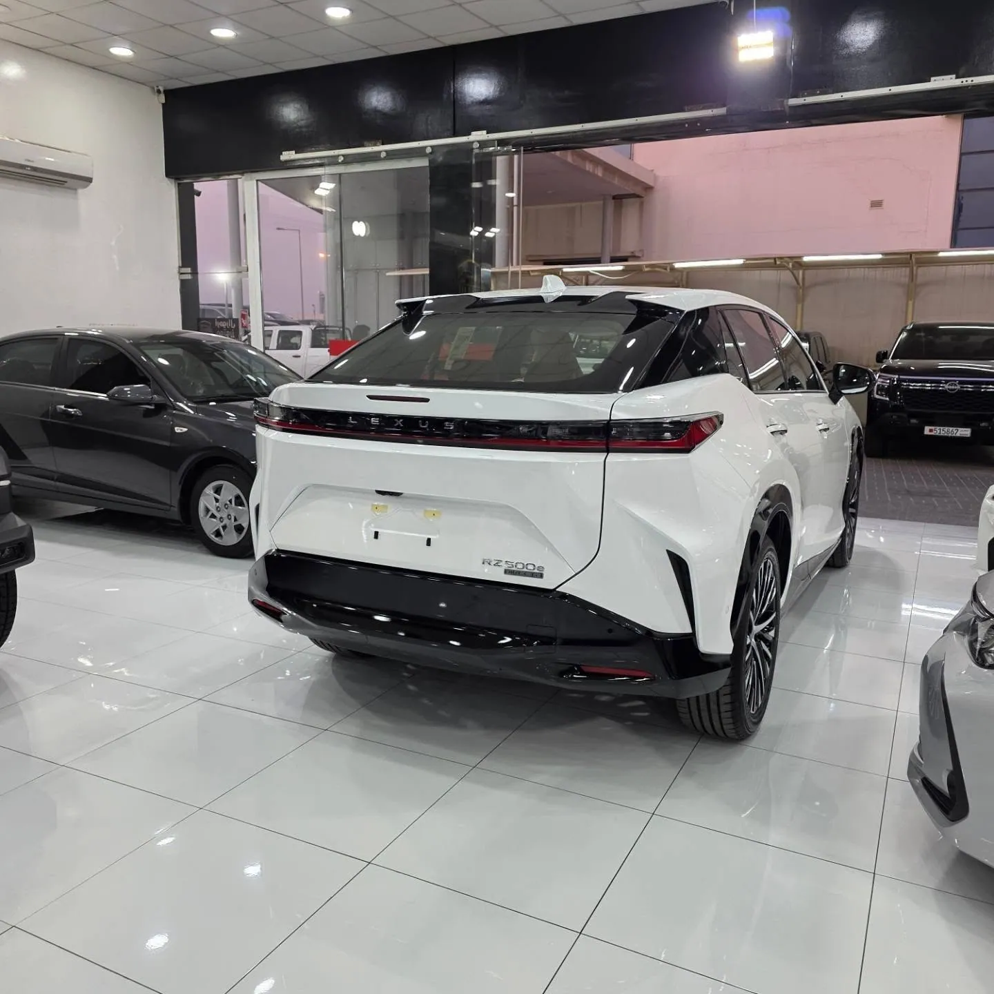 2026 Lexus RZ 500e, photograph 5 of 7