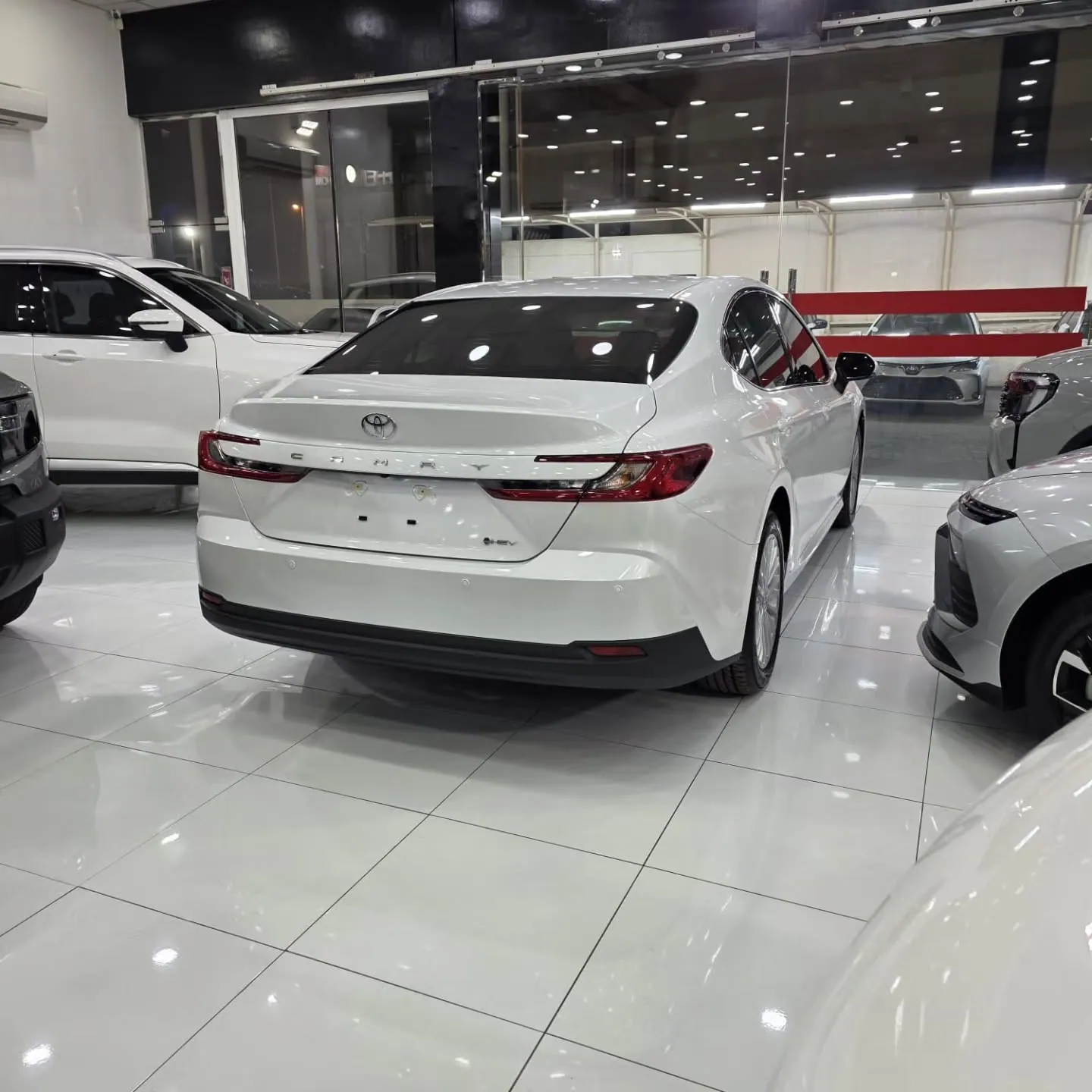 2026 Toyota Camry LE, photograph 2 of 6