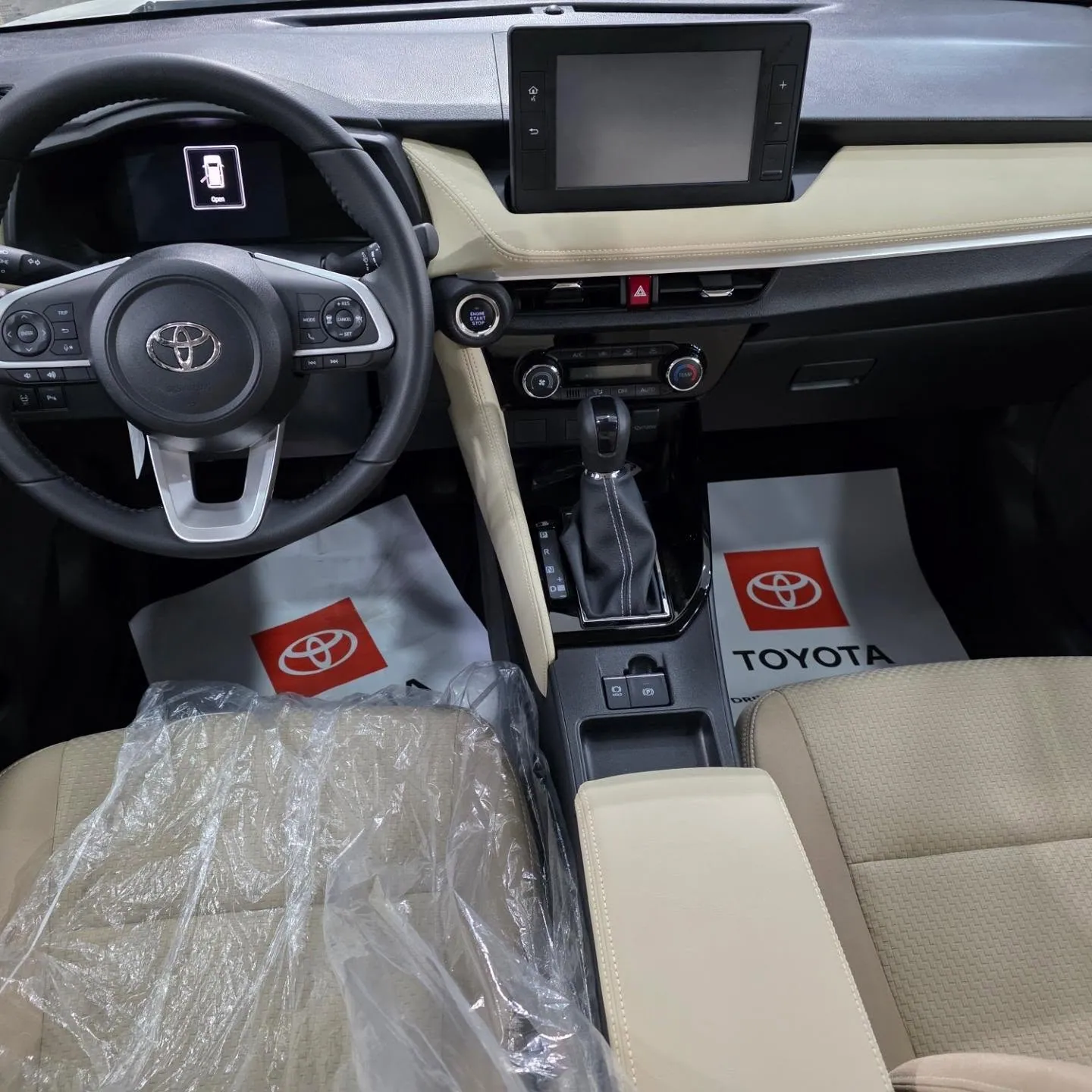 2026 Toyota Yaris G, photograph 5 of 6